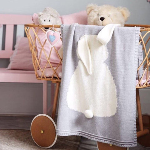 coperta-lavorata-a-maglia-per-bambini-con-orecchie-stereoscopiche-con-motivo-di-coniglio-rabbit-pattern - immagine 2