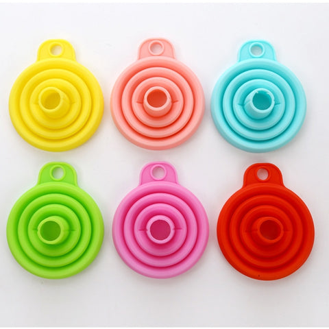 Mini imbuto télescopique pieghevole en silicone. Consegna casuale dei colori, Entonnoir en silicone