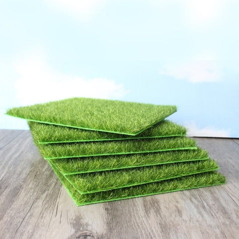 Simulazione di un piccolo prato micro-paesaggio con erba verde, dimensioni: 15 x 15 cm, 15 x 15 cm