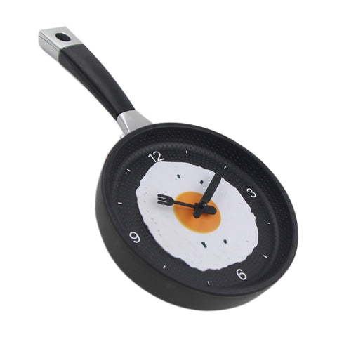 Orologio da parete decorativo per soggiorno creativo a forma di padella con uovo fritto