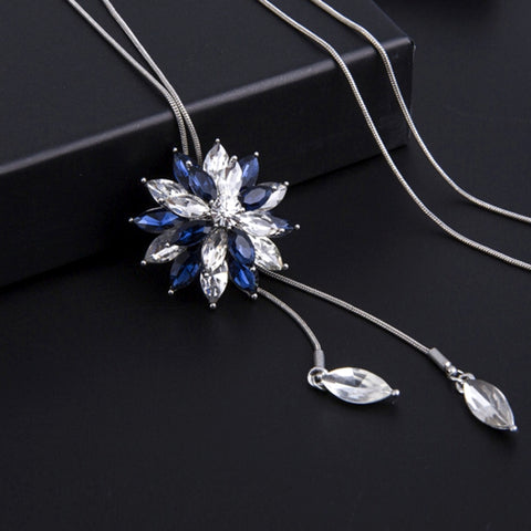 Accessori per abiti estivi con catena di maglioni a fiori splendidi da donna alla moda