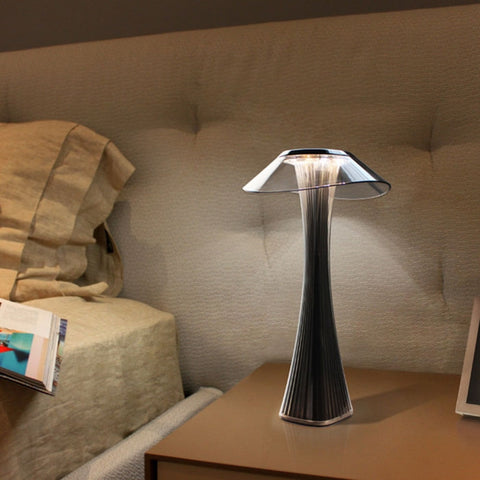 Gli studenti con ricarica USB a vita piccola imparano la lampada da tavolo a LED per la protezione degli occhi