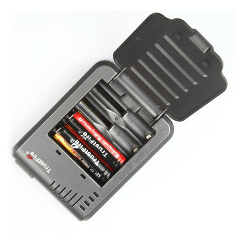 TR-003P4 Batterie cylindrique universelle avec ions de lit TrustFire 1x4 pour 10430/ 10440/ 14500/ 16340/ 17670/ 18500