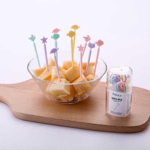Segment créatif de la fourchette de la tarte aux fruits du fumet des animaux, avec une couleur décontractée