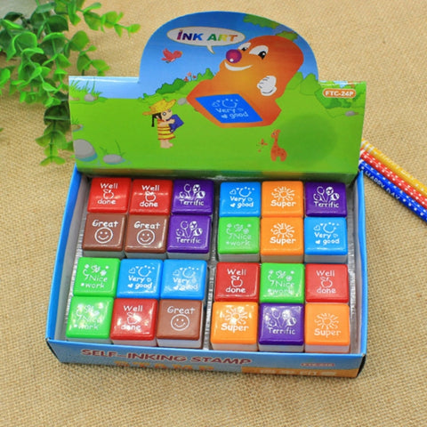 24 pezzi/scatola Commenti degli insegnanti Timbri quadrati in plastica con cartoni animati Timbri giocattolo per bambini con motivi colorati, Square Stamps