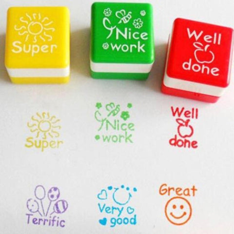 24 pezzi/scatola Commenti degli insegnanti Timbri quadrati in plastica con cartoni animati Timbri giocattolo per bambini con motivi colorati, Square Stamps