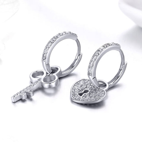 Orecchini con chiusura a chiave semplici in argento sterling S925 placcati in platino, CE577
