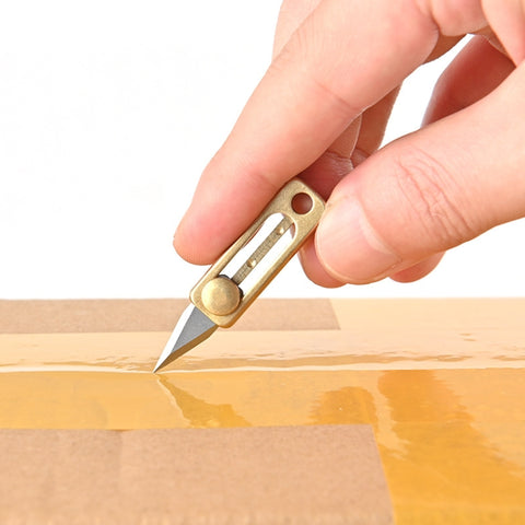 Mini coltello in ottone Carry-on Portachiavi EDC Ciondolo Push-pull Coltello per disimballaggio, Brass